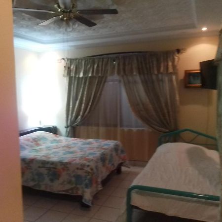 Alexander B&B Alajuela ภายนอก รูปภาพ