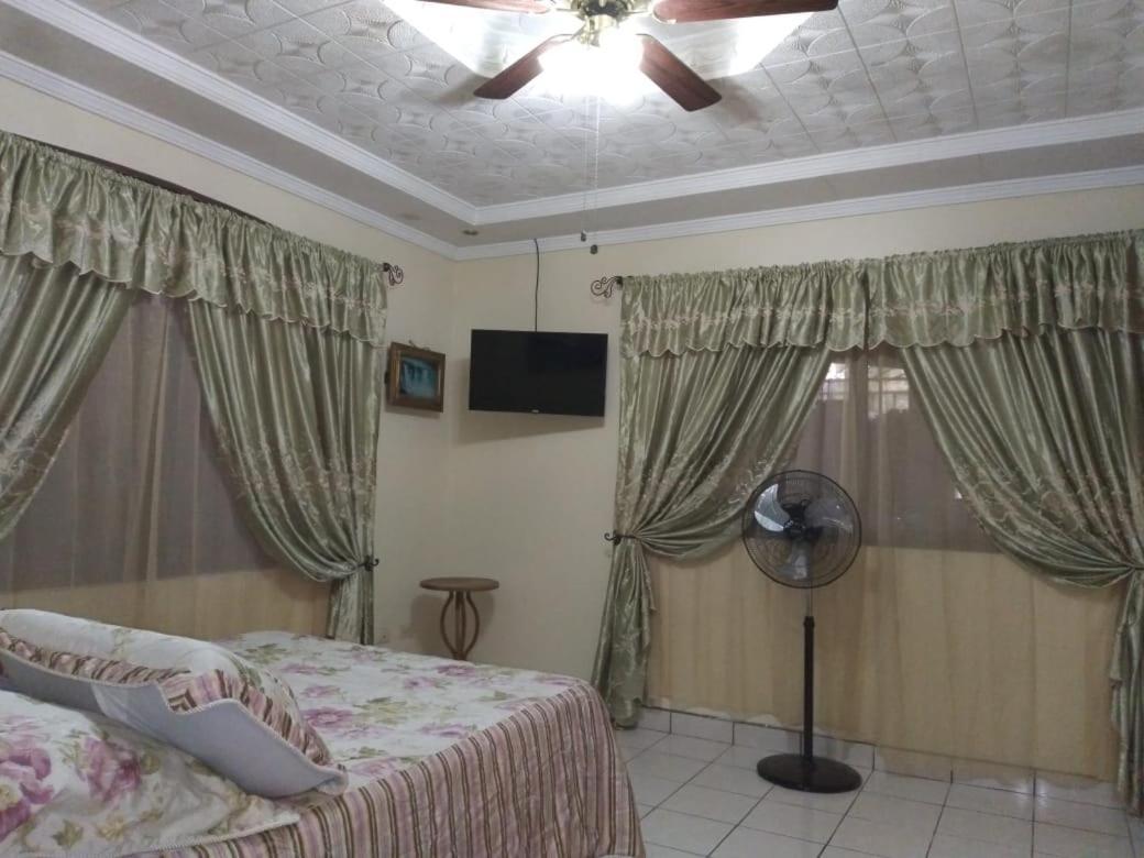 Alexander B&B Alajuela ภายนอก รูปภาพ