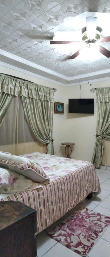 Alexander B&B Alajuela ภายนอก รูปภาพ