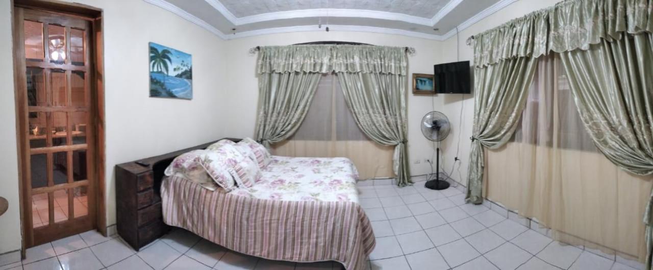 Alexander B&B Alajuela ภายนอก รูปภาพ