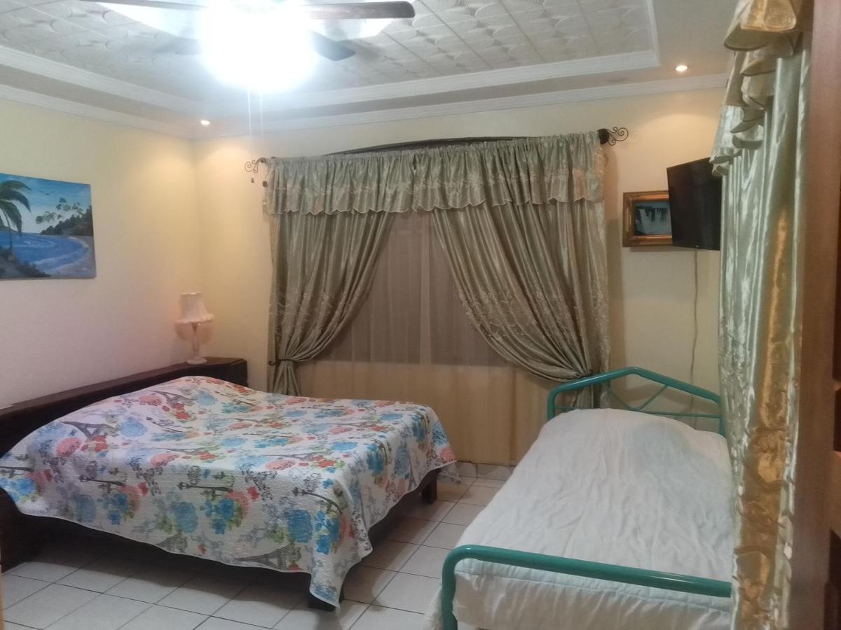 Alexander B&B Alajuela ภายนอก รูปภาพ